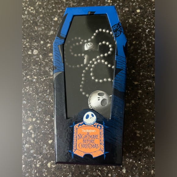 Nightmare Before Christmas necklace and ring set in original coffin box - Picture 7 of 7